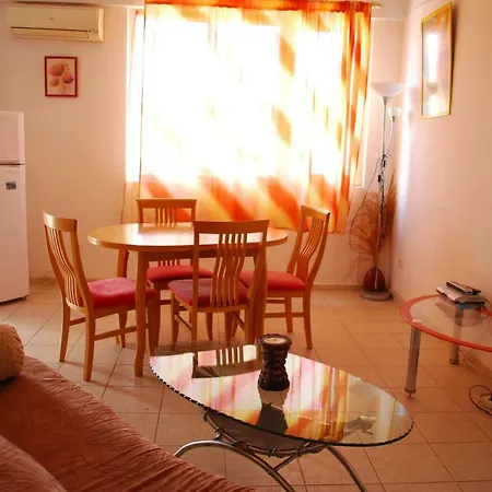 Mercury One Bedroom Center Family Apartment Slantschew brjag
